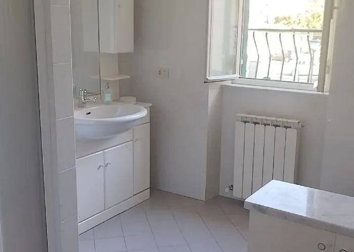 아파트 Mara House 레반토